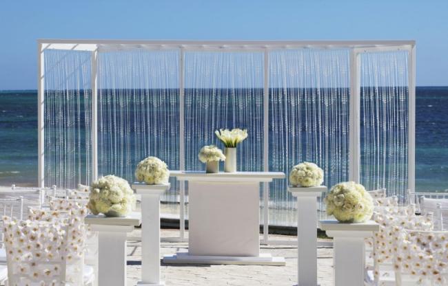 Stunning White Wedding Ceremony 