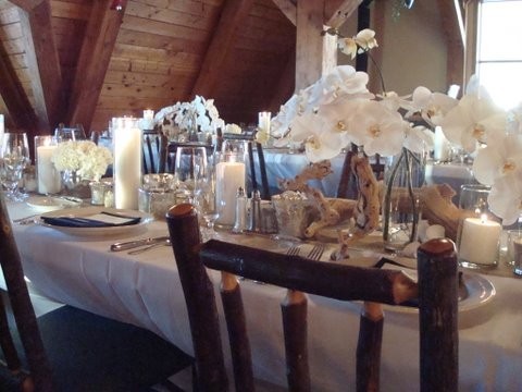 Gorgeous Table Setting Share This beautiful wedding table features candles