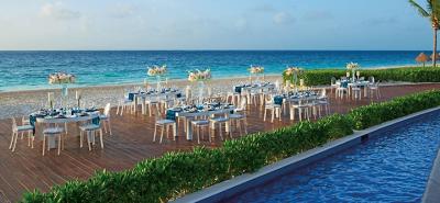 Afternoon wedding reception is appealing (Dreams in Riviera Maya, Mexico)