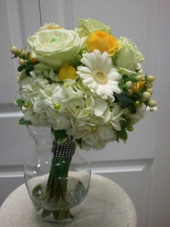 Classy Simple Bridal Bouquet 