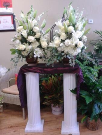 White Wedding Ceremony Arrangements