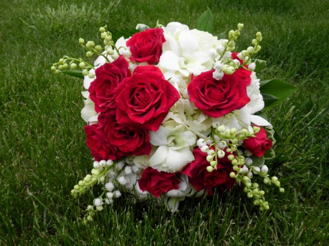 Red & White Bridesmaid's Bouquet