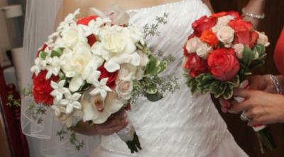 Red & Ivory Themed Wedding Bouquets