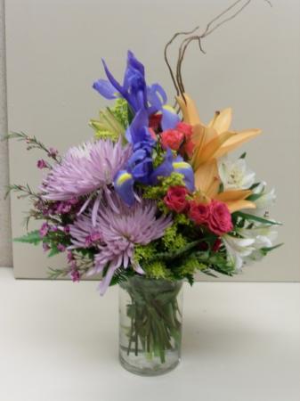 Cheerful Spring Flower Centerpiece