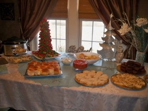 Christmas Table Settle