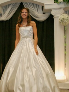 Beautiful Strapless Wedding Gown Beautiful Strapless Wedding Gown