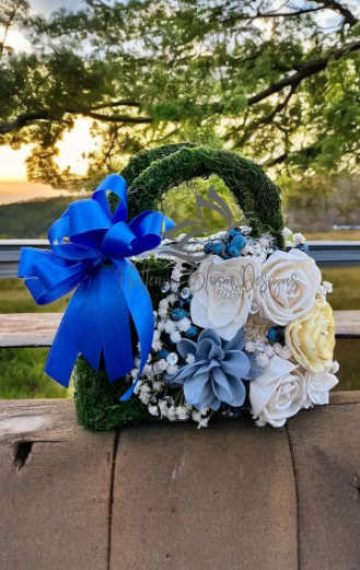 HOLLY'S GARDENS & FLORIST